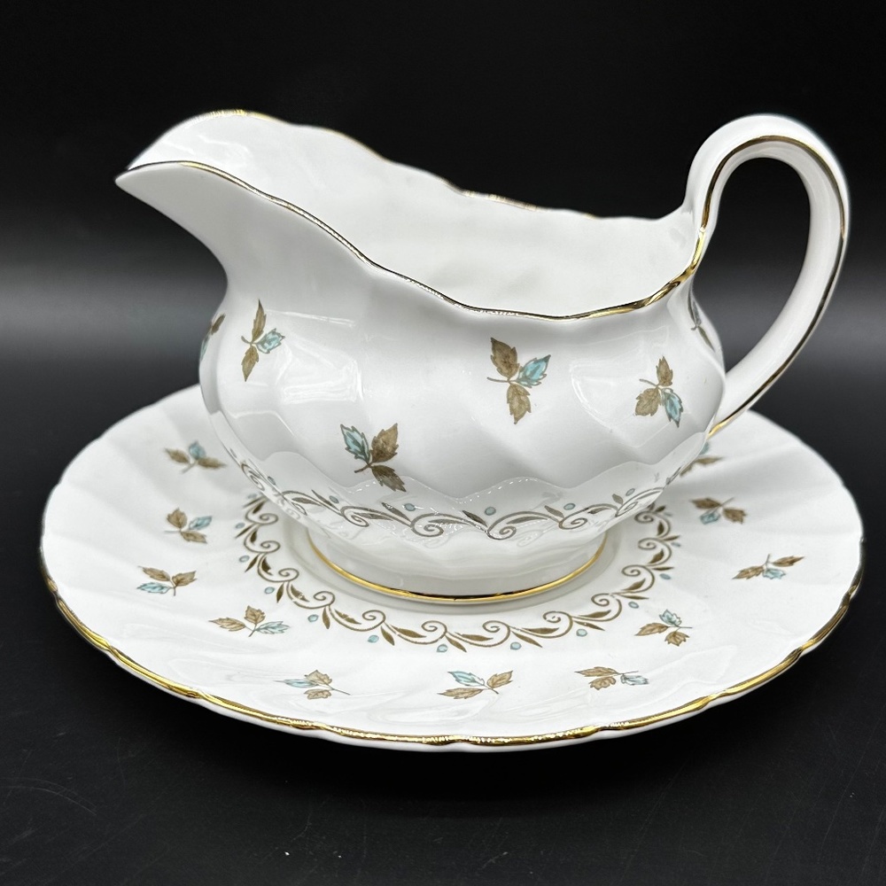 Tuscan Nanette Gravy Boat with Saucer Set Bone China England